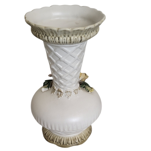 9.5” Vintage Capodimonte Italy Vase Lattice Hand-Applied Roses Flowers Round Urn - Picture 4 of 6